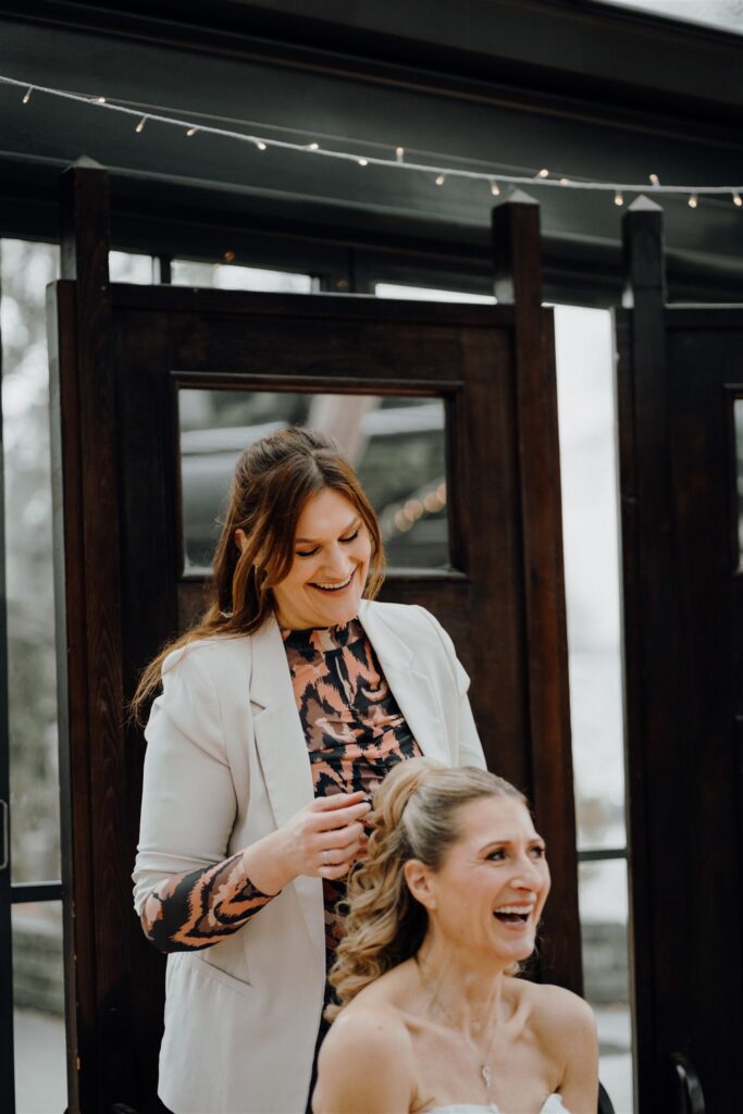 Stylistin Caro Grüning kümmert sich um das Styling der Braut, Planung: Sophia von Aspern