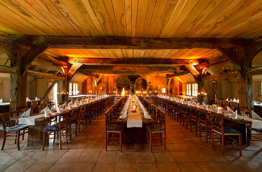 Rustikaler Festsaal in der Hochzeitslocation Hof Kröger