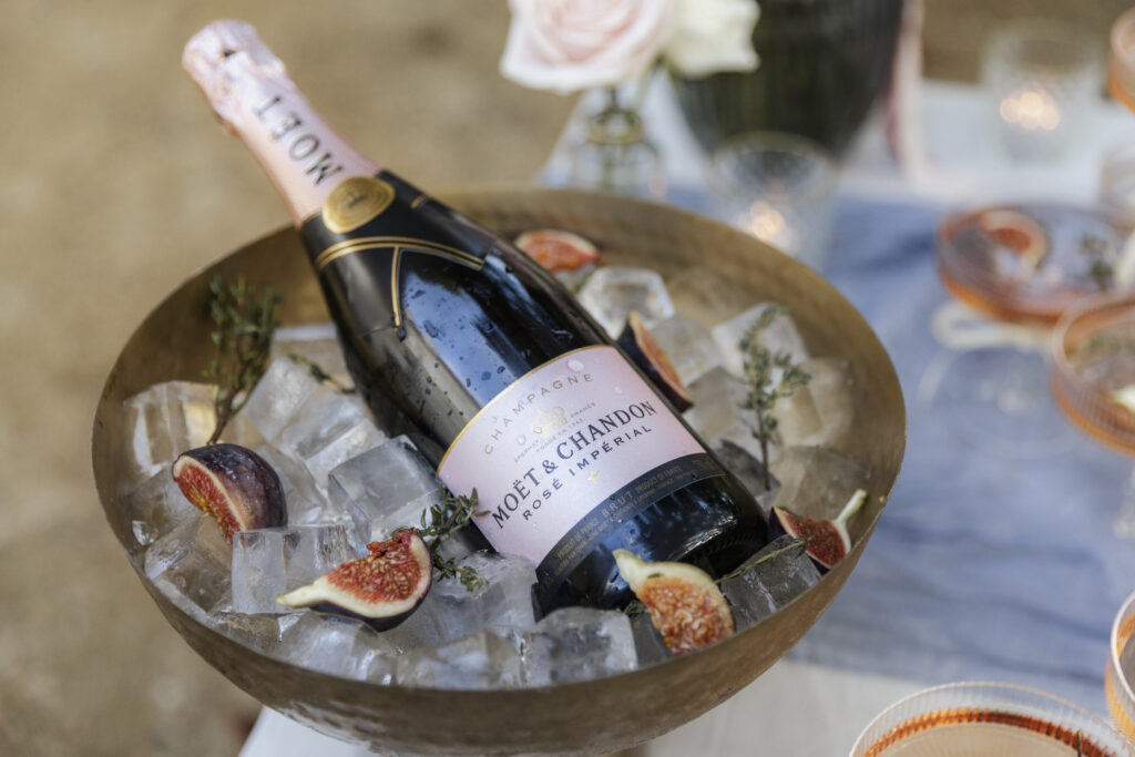 Champagner Moet & Chandon im Kühler, Planung: von Aspern Weddings