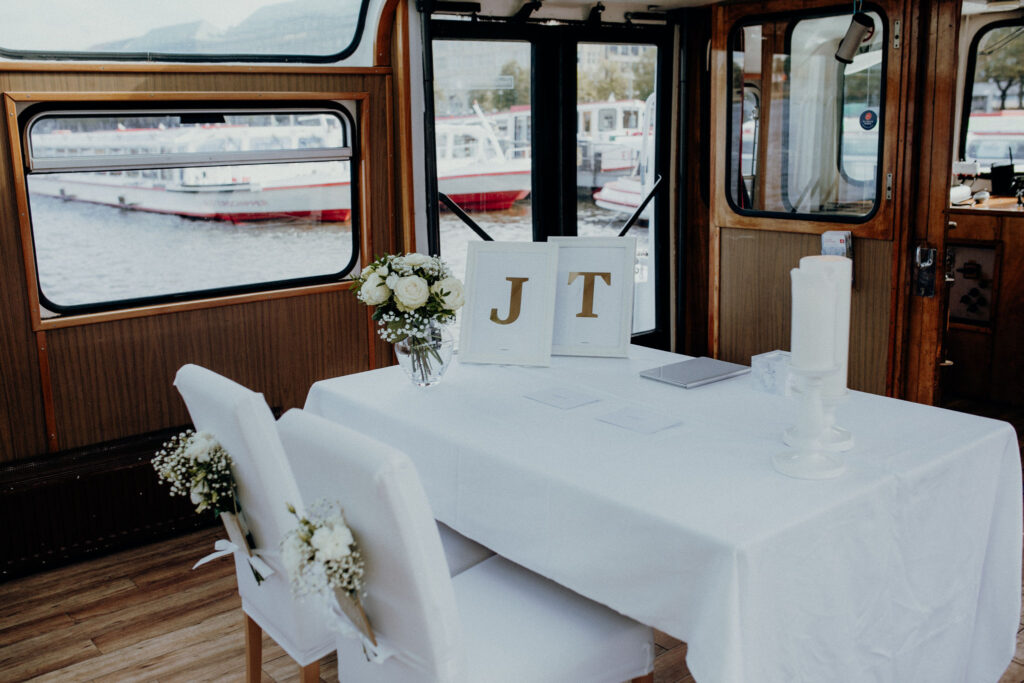 Hochzeit auf dem Alsterdampfer, Innenansicht, Foto: Alina Atzler, standesamtliche Trauungen sind möglich