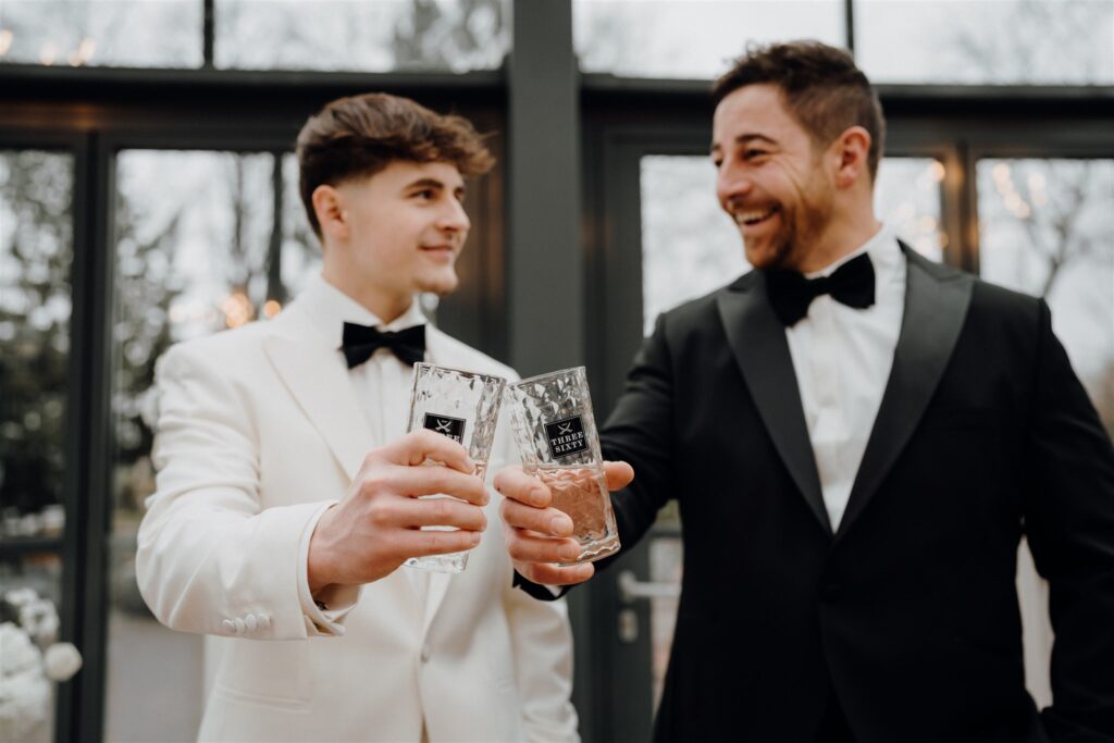 Bräutigam stößt mit dem Sohn, Planung: Sophia von Aspern, von Aspern Weddings, Lüneburg, Hamburg, Hannover, Bremen