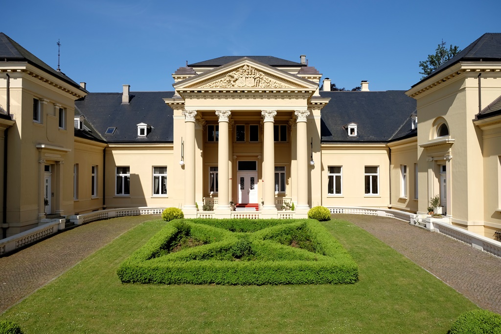 Hochzeitslocation Schloss Bredeneek zwischen Kiel und Plön mit vielen Hochzeitssälen