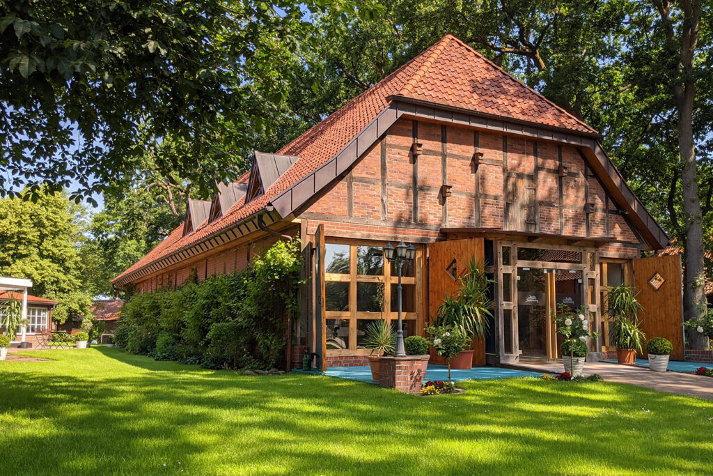 Außenansicht der Hochzeitsscheune Büchtmannshof in der Lüneburger Heide