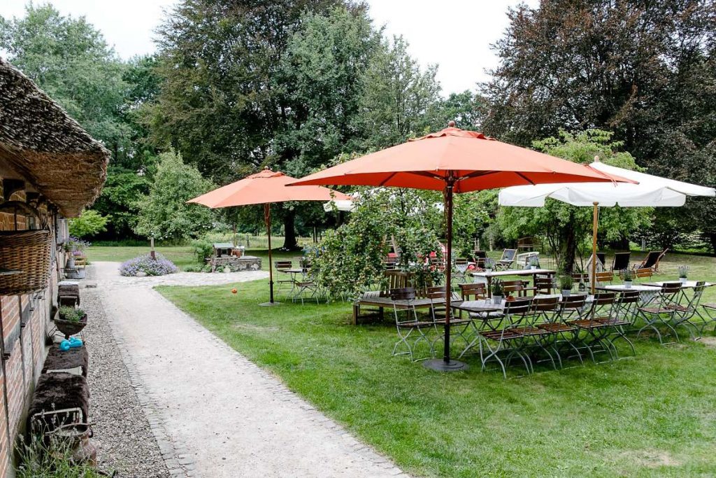 Außenfläche des Hof Weihes für die perfekte Scheunenhochzeit in der Lüneburger Heide
