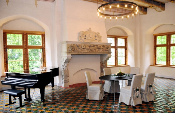 Schloss Erbhof in Bremen – Außentraustelle des Standesamtes mit Trauungen im historischen Renaissancesaal. Eine elegante Location für standesamtliche Hochzeiten mit festlichem Ambiente.
