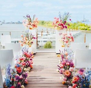 Freie Trauung im Lankenauer Höft mit Blick über die Dächer von Bremen und den Hafen – eine außergewöhnliche Hochzeitslocation mit maritimem Flair. Sophia von Aspern unterstützt euch hier mit von Aspern Weddings bei der Hochzeitsplanung in Hamburg, Bremen, Hannover und Niedersachsen.