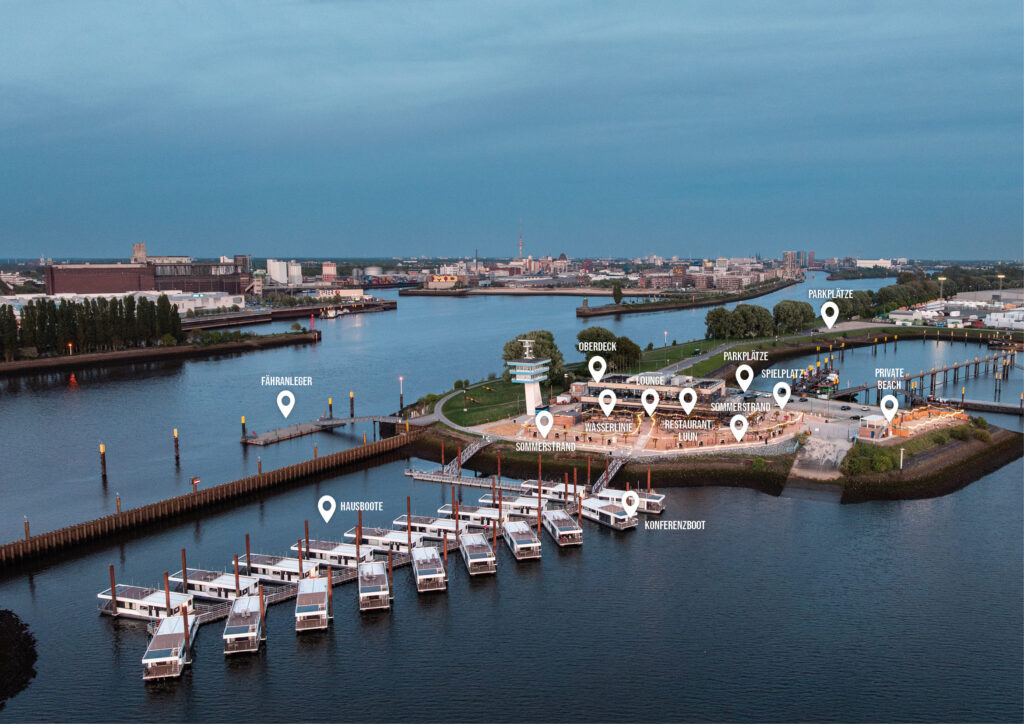 Lankenauer Höft in Bremen mit Blick auf Hausboote und kleinem Privatstrand – eine besondere Hochzeitslocation direkt am Wasser. Ideal für entspannte Feiern mit maritimem Flair. Sophia von Aspern begleitet euch hier mit von Aspern Weddings bei eurer Hochzeitsplanung in Hamburg, Bremen, Hannover und Niedersachsen.