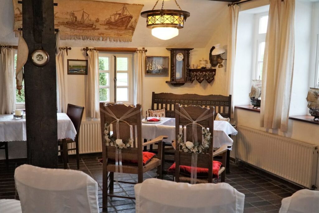 Kahnschifferhaus in Bremen – Außenstelle des Standesamtes für standesamtliche Trauungen in traditionellem Ambiente. Die historische Location bietet maritimen Charme und eine besondere Atmosphäre für Paare, die ihre Hochzeit in Bremen planen.