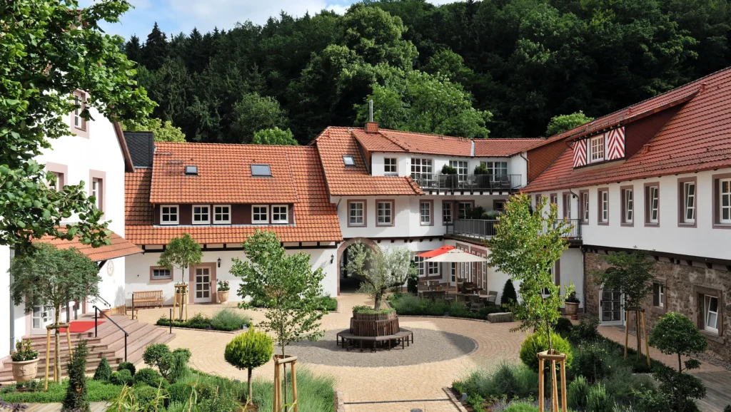 Historisches Hardenberg BurgHotel als exklusive Hochzeitslocation für große und kleine Hochzeiten mit stilvollem Ambiente, eleganten Räumlichkeiten und einzigartigem Charme, Hochzeitsplanung in Hamburg, Bremen, Hannover und Niedersachsen, von Aspern Weddings, Sophia von Aspern